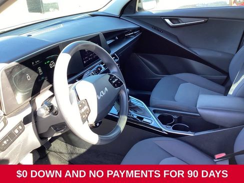 Used 2025 Kia Niro LX FWD image 7