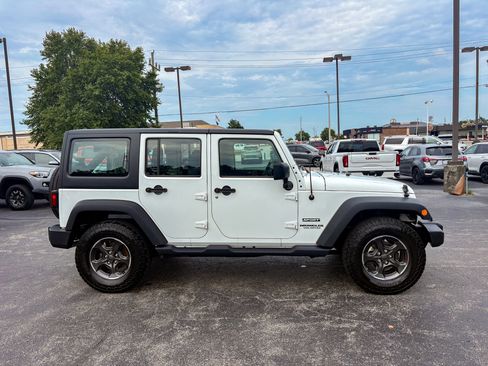 Used 2017 Jeep Wrangler Unlimited Sport w/ Connectivity Group AWD/4WD image 13