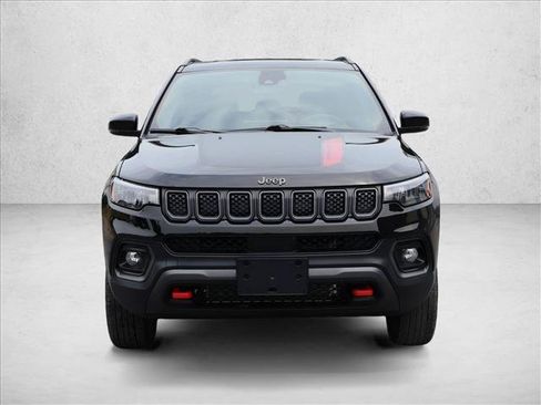 Used 2023 Jeep Compass Trailhawk AWD/4WD image 2