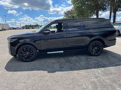 New 2027 Lincoln Navigator L Reserve AWD/4WD image 1