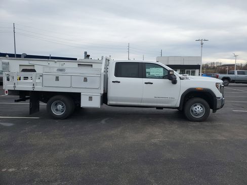 New 2025 GMC Sierra 3500 Pro w/ Convenience Package image 3