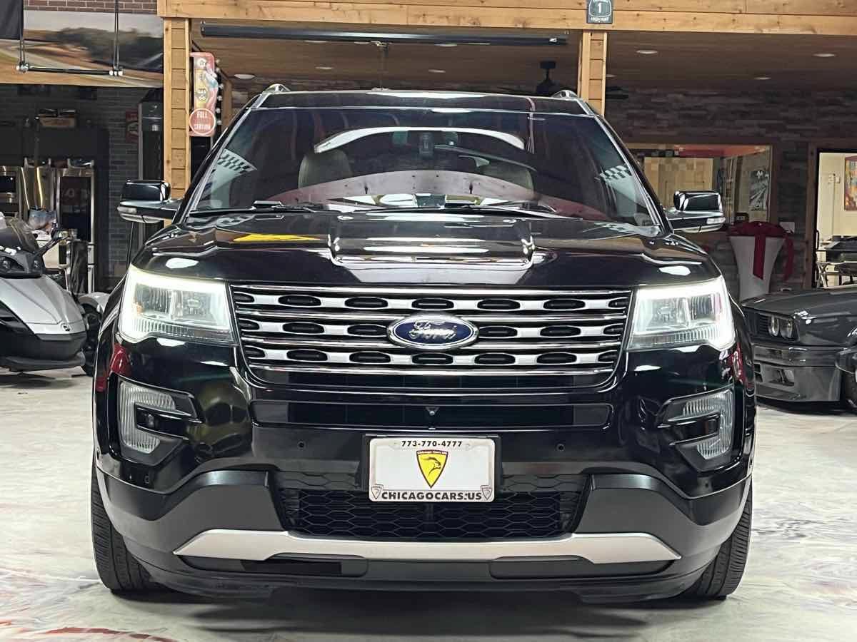 Used 2017 Ford Explorer Limited w/ Equipment Group 303A AWD/4WD image 3