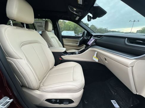 New 2025 Jeep Grand Cherokee Limited w/ Luxury Tech Group II image 27