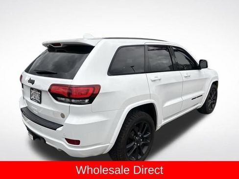 Used 2017 Jeep Grand Cherokee Altitude AWD/4WD image 6