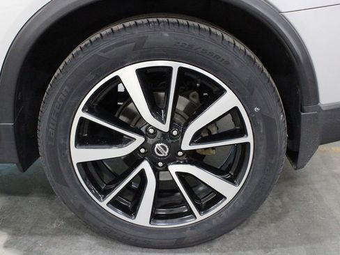 Used 2020 Nissan Rogue SL image 45