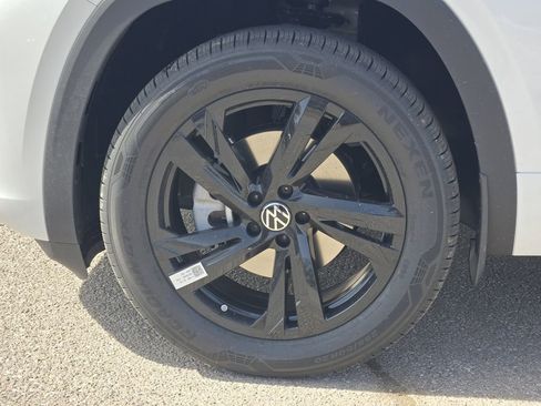 New 2026 Volkswagen Atlas Cross Sport SEL R-Line image 10