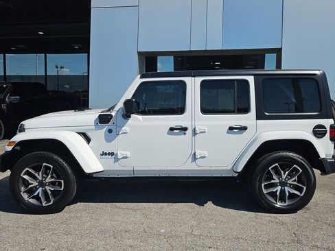 Used 2024 Jeep Wrangler Sport S image 3