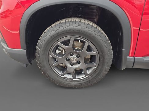 Used 2025 Honda Pilot TrailSport image 9