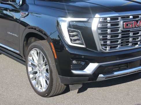 Used 2026 GMC Yukon Denali w/ Sun & Power Step Package AWD/4WD image 9