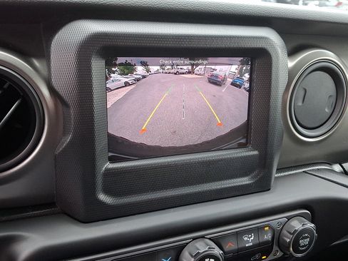 Used 2023 Jeep Wrangler Sport AWD/4WD image 19
