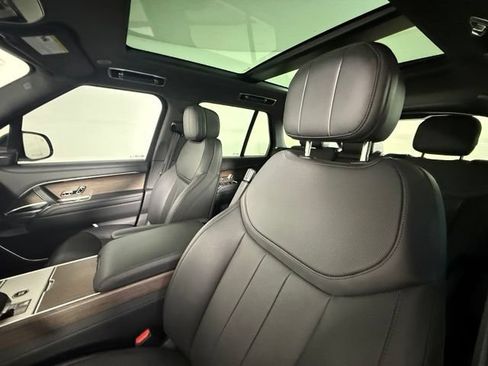 Used 2025 Land Rover Range Rover SE AWD/4WD image 5