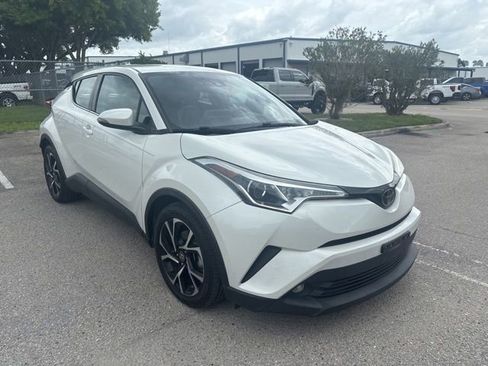 Used 2019 Toyota C-HR Limited FWD image 3