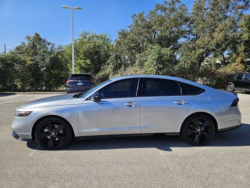 Used 2025 Honda Accord Sport image 4