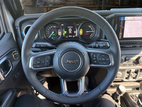 Used 2024 Jeep Wrangler High Altitude AWD/4WD image 19