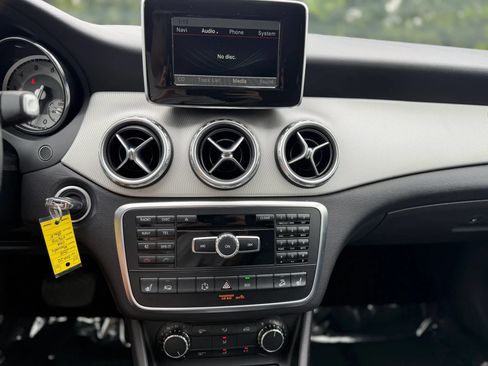 Used 2015 Mercedes-Benz GLA 250 4MATIC image 26