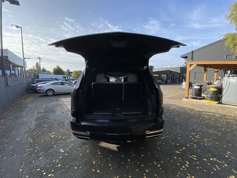 Used 2025 Cadillac Escalade Premium Luxury Platinum w/ LPO, Floor Liner Package AWD/4WD image 29