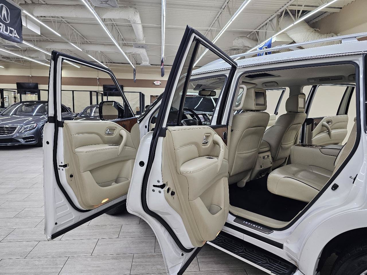 Used 2019 INFINITI QX80 Luxe w/ 22" Wheel Package AWD/4WD image 17