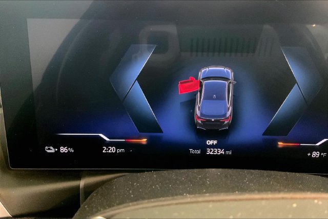 Used 2023 BMW i4 eDrive40 RWD image 9