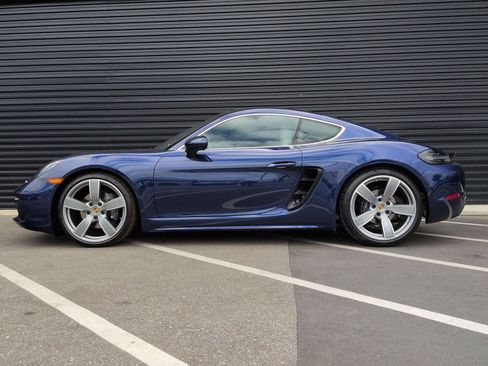 Certified 2025 Porsche 718 Cayman image 2