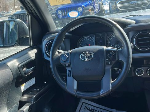 Used 2017 Toyota Tacoma TRD Off-Road image 21