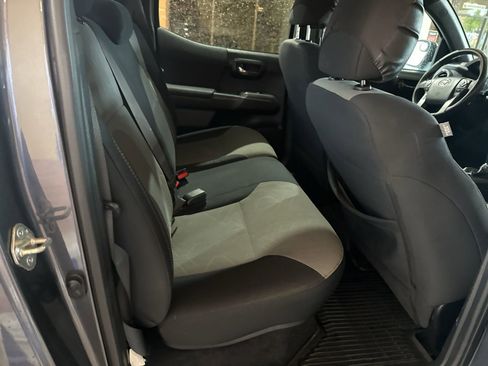 Used 2020 Toyota Tacoma TRD Sport w/ Technology Package image 4