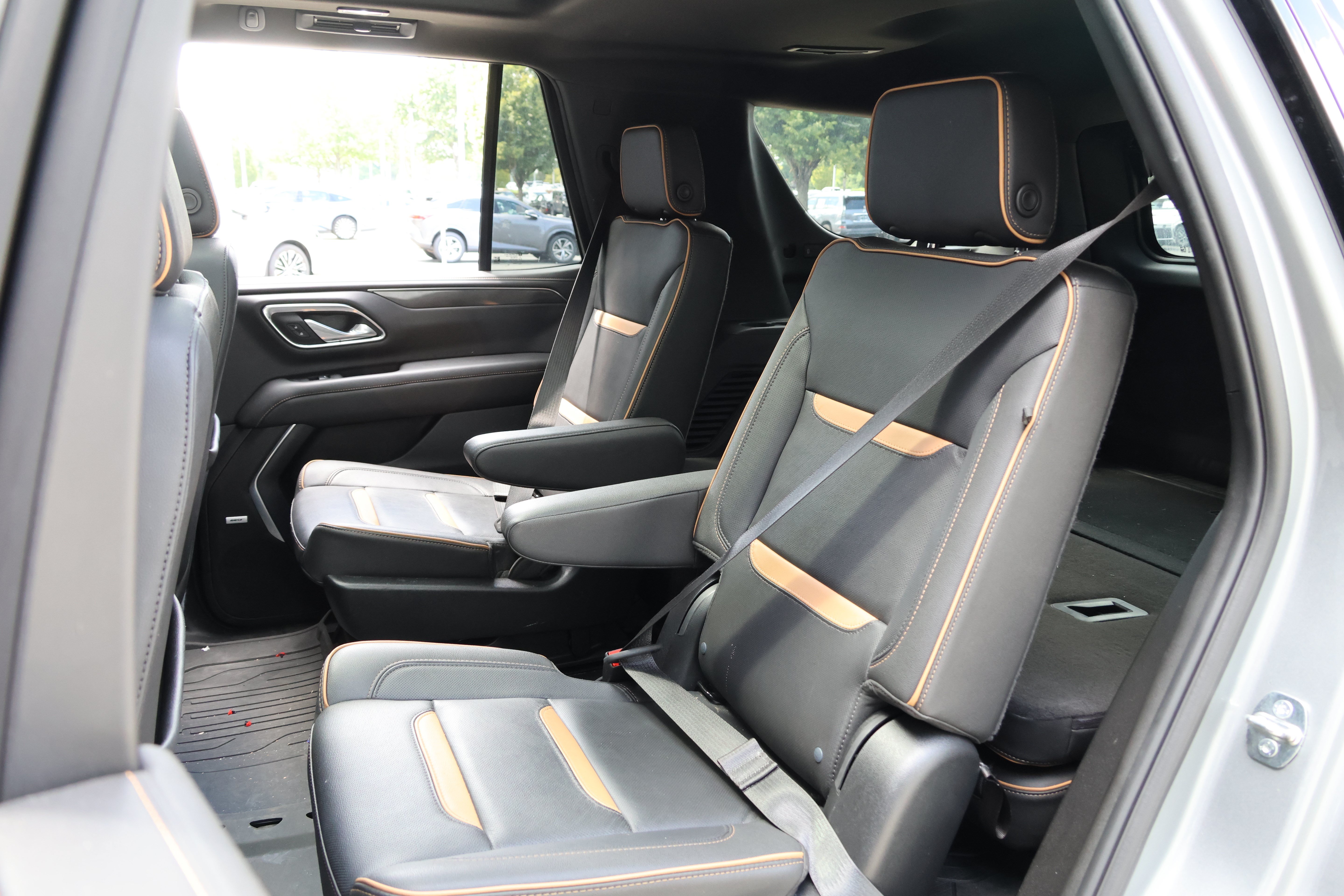 Used 2024 GMC Yukon AT4 w/ Technology Package AWD/4WD image 38
