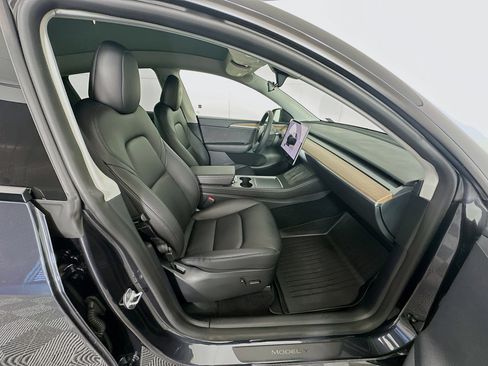 Used 2024 Tesla Model Y Long Range image 30