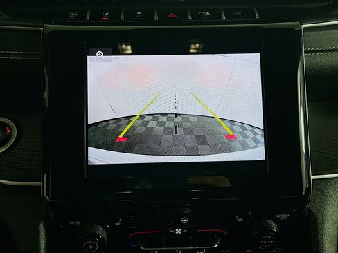 Used 2024 Jeep Grand Cherokee L Altitude image 34