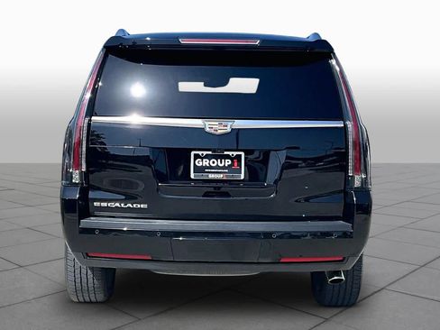 Used 2020 Cadillac Escalade Luxury RWD image 5