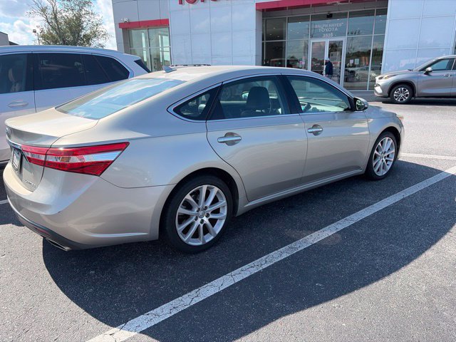 Used 2014 Toyota Avalon Limited w/ Technology Package FWD image 2