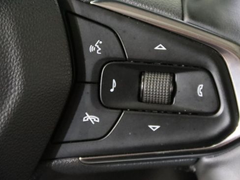 Used 2025 Chevrolet Trax ACTIV w/ Sunroof Package FWD image 17