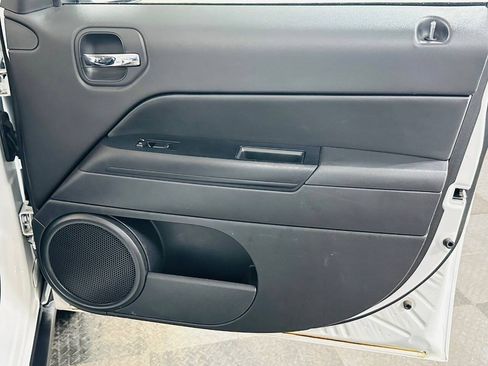 Used 2015 Jeep Patriot High Altitude FWD image 25
