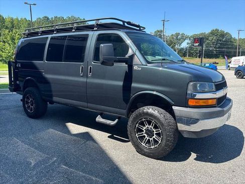 Used 2017 Chevrolet Express 3500 LT w/ LT Preferred Equipment Group RWD image 2