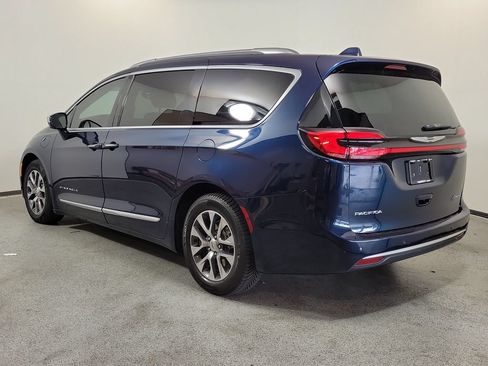 Used 2022 Chrysler Pacifica Pinnacle FWD image 5