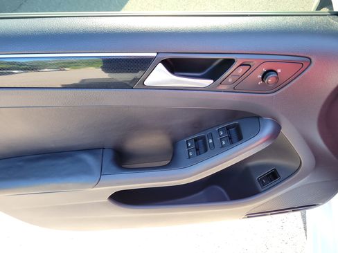 Used 2015 Volkswagen Jetta Sport FWD image 18