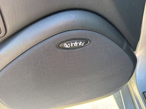 Used 2005 Hyundai XG350 L FWD image 12