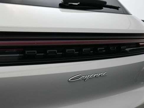 Certified 2026 Porsche Cayenne E-Hybrid AWD/4WD image 14
