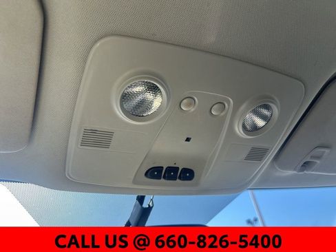 Used 2017 Chevrolet Traverse LT image 16