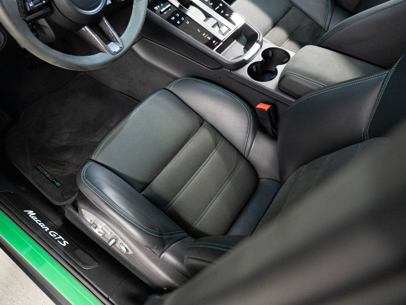 Certified 2026 Porsche Macan GTS AWD/4WD image 14