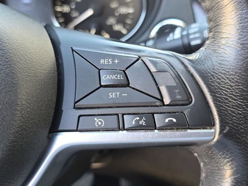 Used 2017 Nissan Rogue SV AWD/4WD image 22