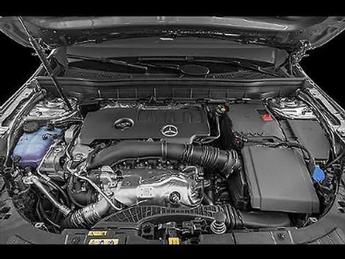 Used 2023 Mercedes-Benz GLB 250 4MATIC image 38