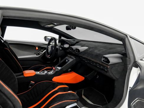Used 2024 Lamborghini Huracan STO image 9