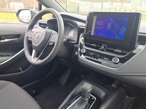 Used 2024 Toyota Corolla SE w/ SE Package image 8