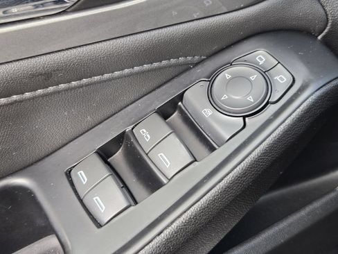 Used 2024 Chevrolet Traverse LT FWD image 24