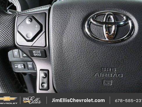 Used 2022 Toyota Tacoma TRD Off-Road w/ Technology Package AWD/4WD image 9