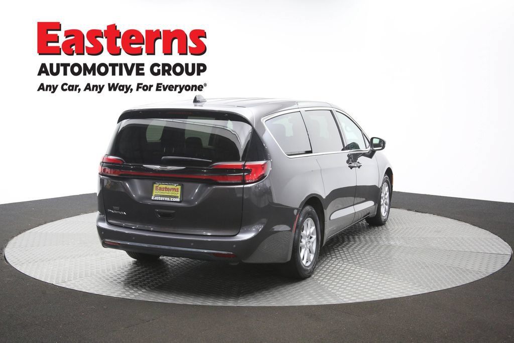 Used 2023 Chrysler Pacifica Touring-L FWD image 41
