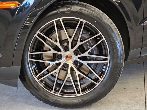 Certified 2026 Porsche Cayenne AWD/4WD image 23