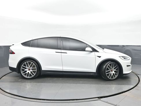Used 2022 Tesla Model X Plaid image 2