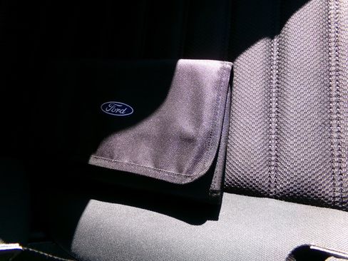 Used 2017 Ford Fusion SE w/ Fusion SE Technology Package image 23