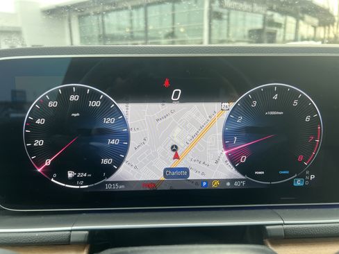 Used 2025 Mercedes-Benz GLE 350 4MATIC w/ Winter Package image 8